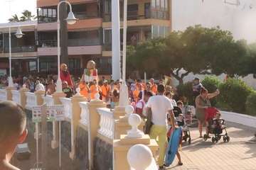 Un pasacalles anima a Melenara a vivir sus fiestas (Foto Briand Rodríguez)